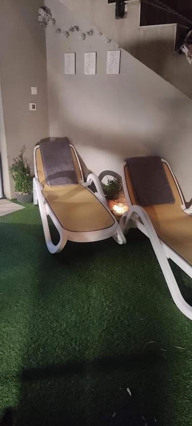 Cozy Corners Apartment Нин Екстериор снимка