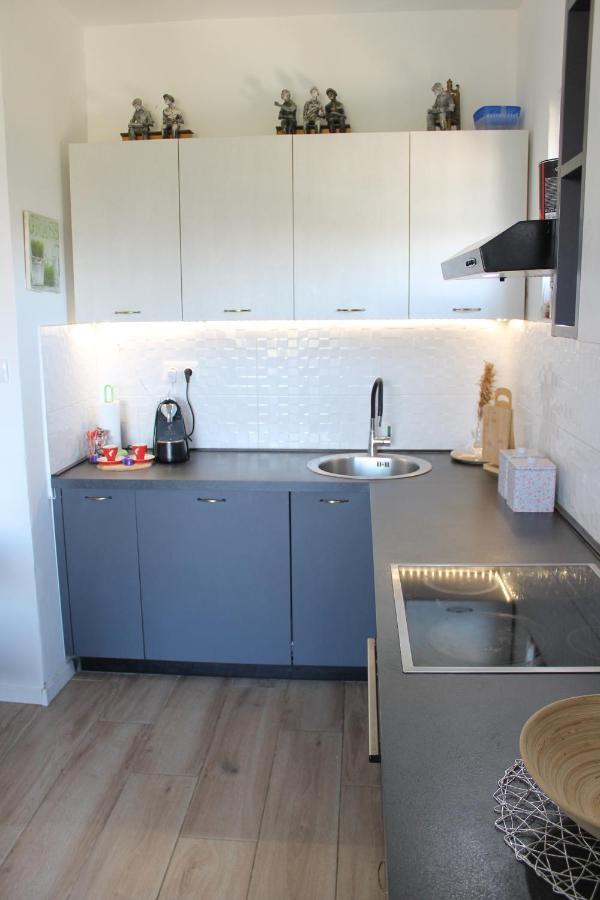 Cozy Corners Apartment Нин Екстериор снимка