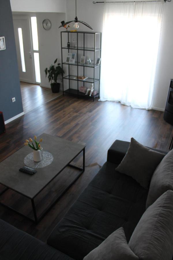 Cozy Corners Apartment Нин Екстериор снимка