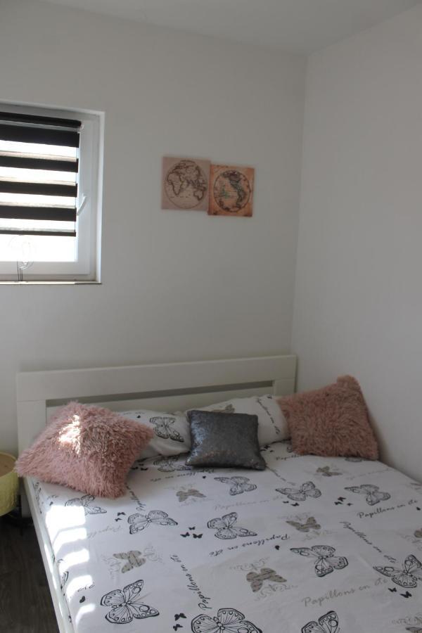 Cozy Corners Apartment Нин Екстериор снимка