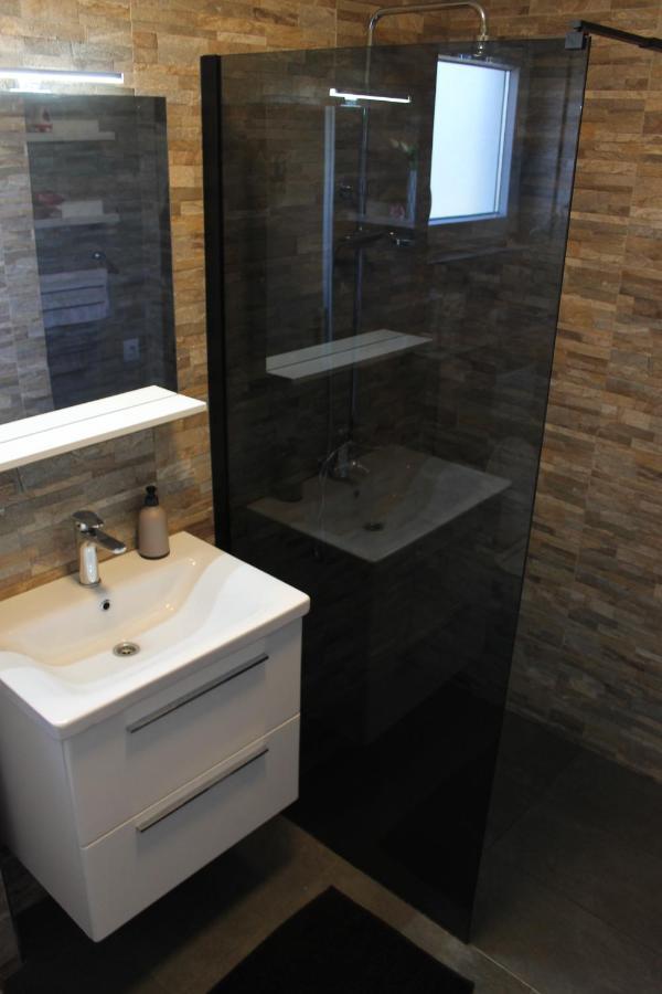 Cozy Corners Apartment Нин Екстериор снимка